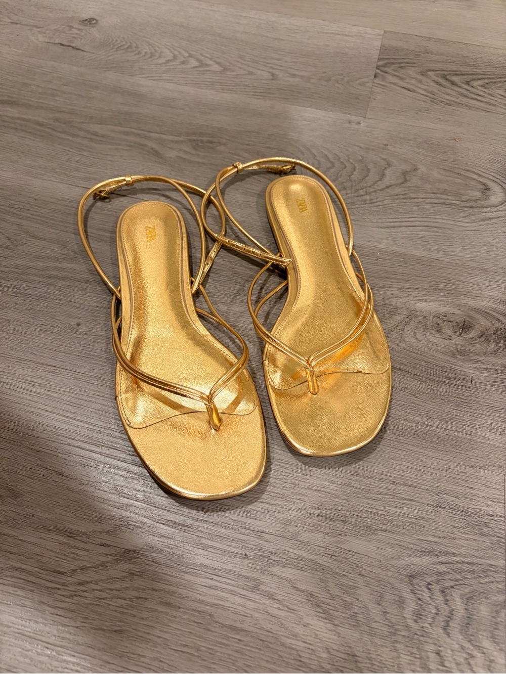 NEW! ZARA Gold Strappy Women's Sandals - Sleek Metallic Toe-Loop